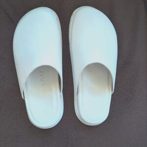Wal & Pai Women’s 38 / 6.5 Slip On Leather White Clog Mule Shoes GUC